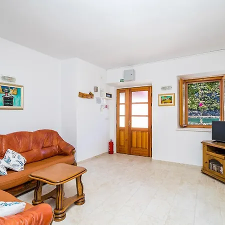 Apartment In Donje *