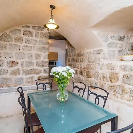 In Donje Διαμέρισμα *